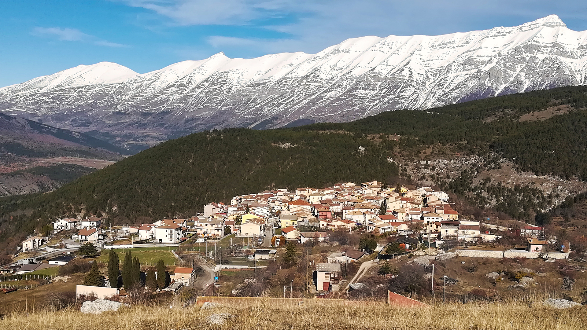 Filetto e la catena del Gran Sasso d’Italia, panorama invernale (foto Felecta - Il Moro).